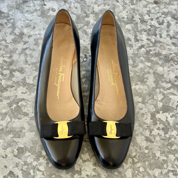 Salvatore Ferragamo Vara Bow Nero
Black 9.5 - Picture 4 of 15